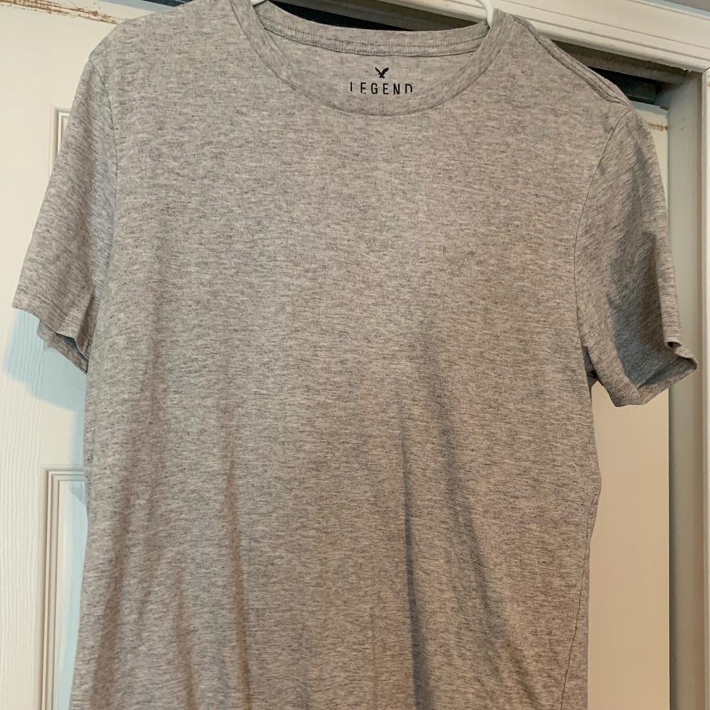 American Eagle grey t shirt